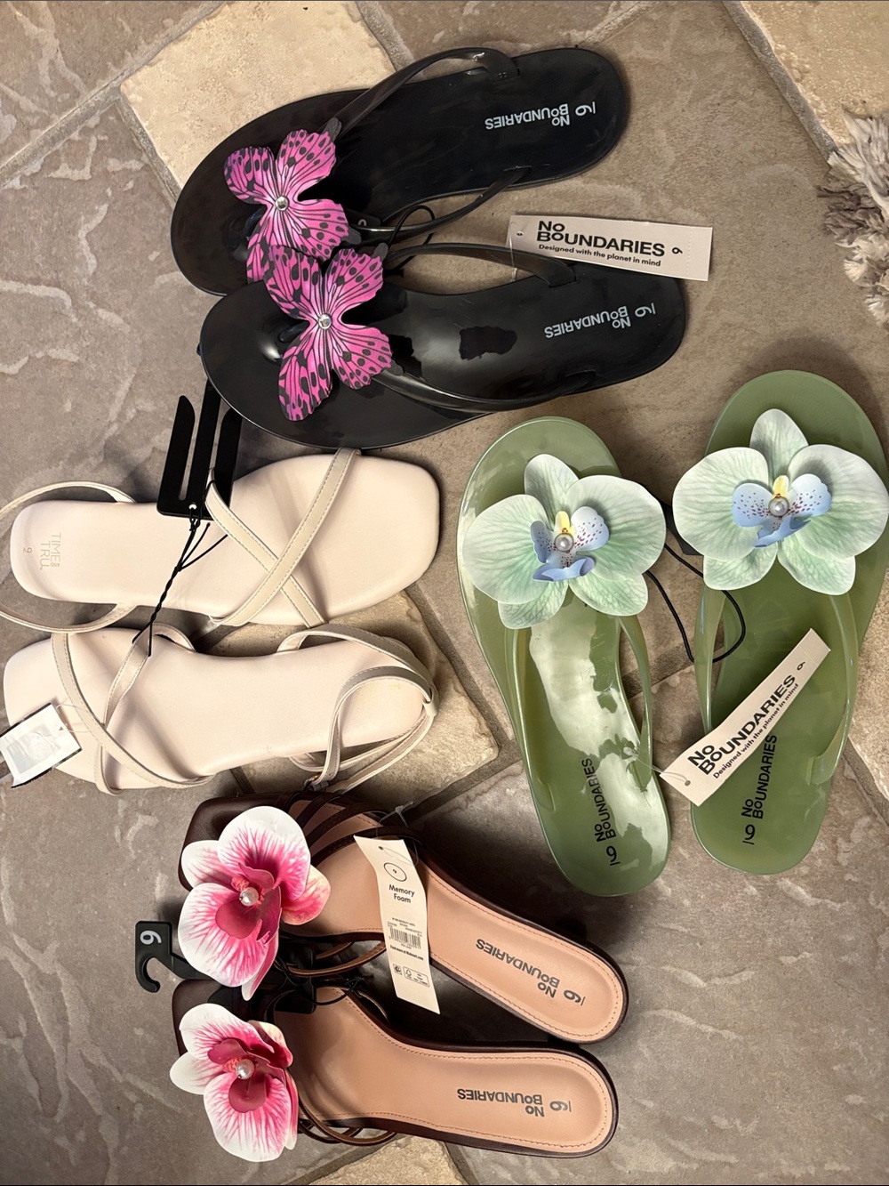 New 4 pair No Boundaries  Sandals  women’s 9